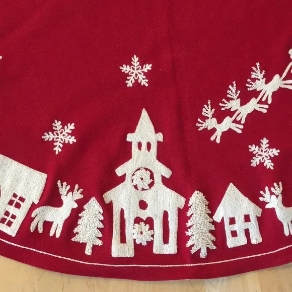 HOUSE & GARDEN | Wool Blend Embroidered Christmas Tree Skirt - Picture 3 of 13